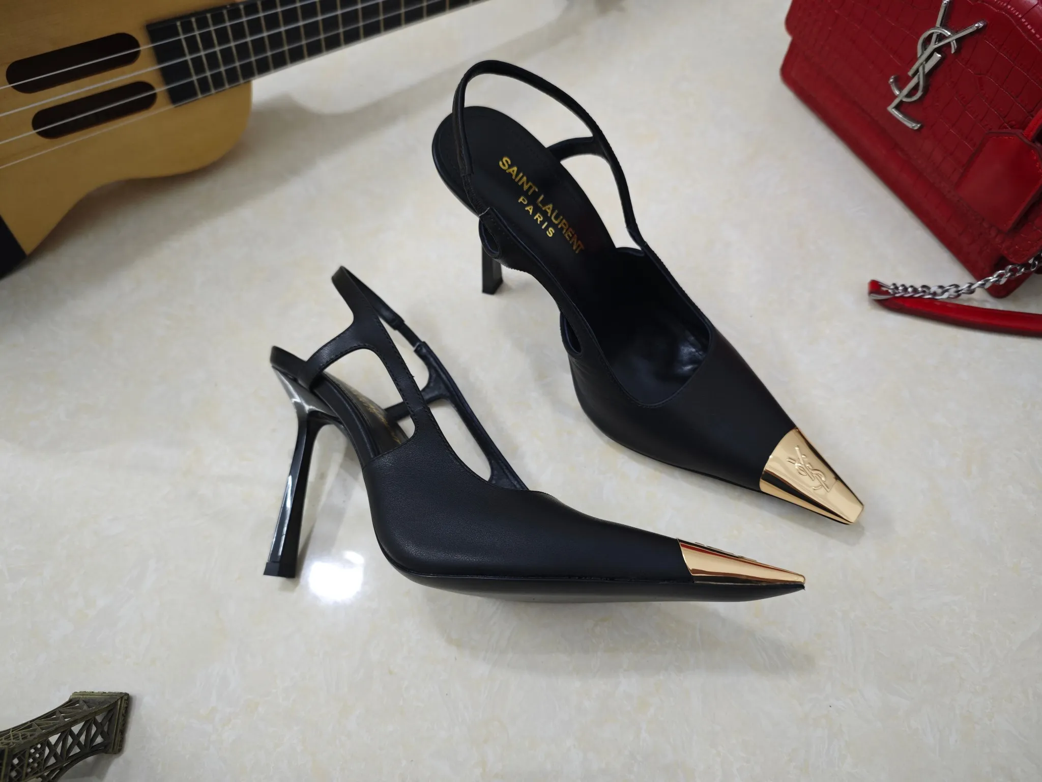 👟👟Ex-factory price 560👟👟【Saint Laurent】Yves Saint Laurent, high-heeled YSL sandals💃2024 early autumn counters are synchronized with the latest styles, YSL, and decorations👠 Classic and high-quality glamorous masterpieces, the hottest spring and summer series in the counter, with temperament, fashion, classic and attractive design style 😌The effect on the feet is particularly beautiful〰️, the material is imported from Italy, small black cow, imported black patent leather, lining, and foot pads; sheepskin, stiletto sandals, size 35-41 (34.41.42 must be customized, non-refundable) outsole; imported genuine leather outsole, complete with counter packaging